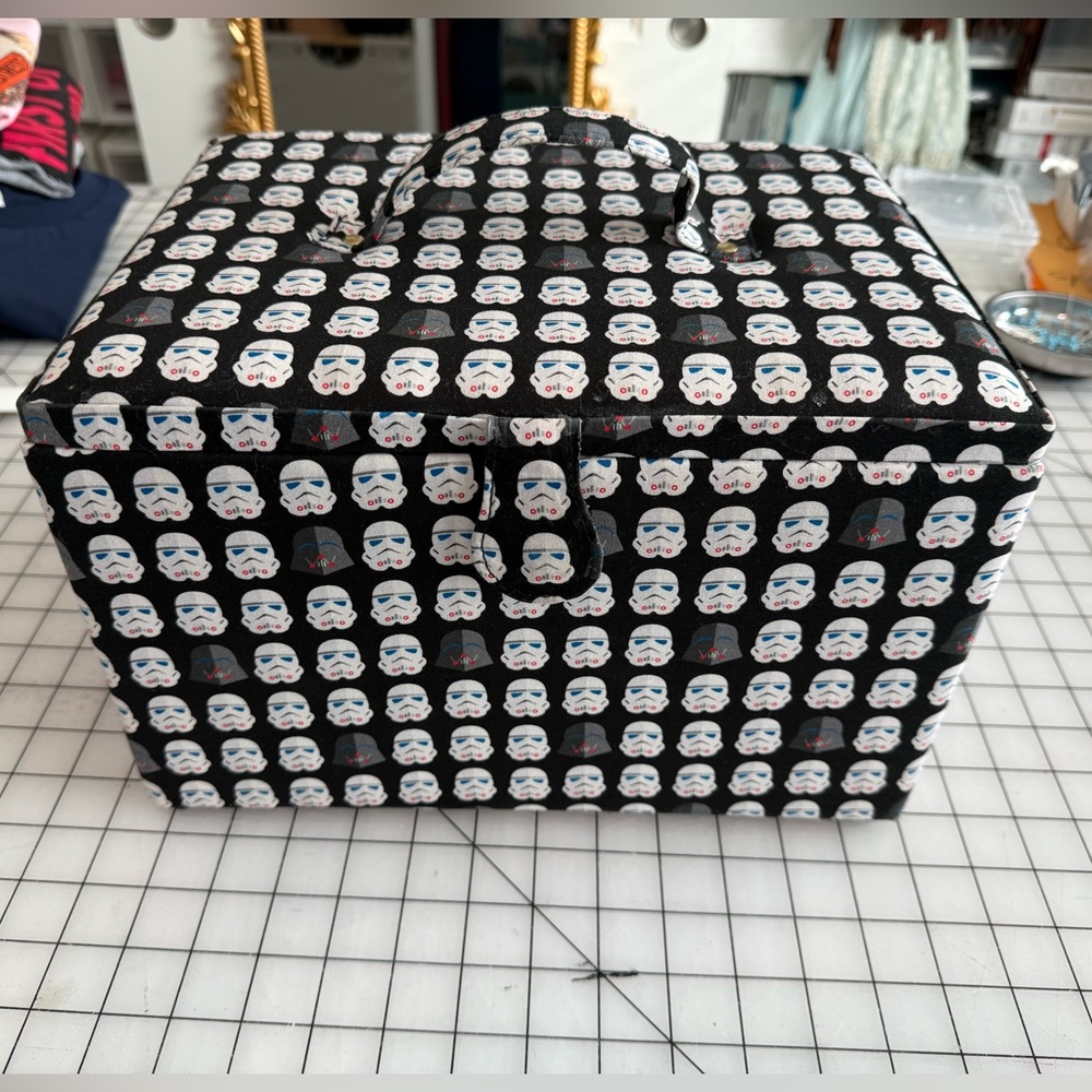 Limited EditionStar Wars sewing box, jewelry box, or organizer. Gently used